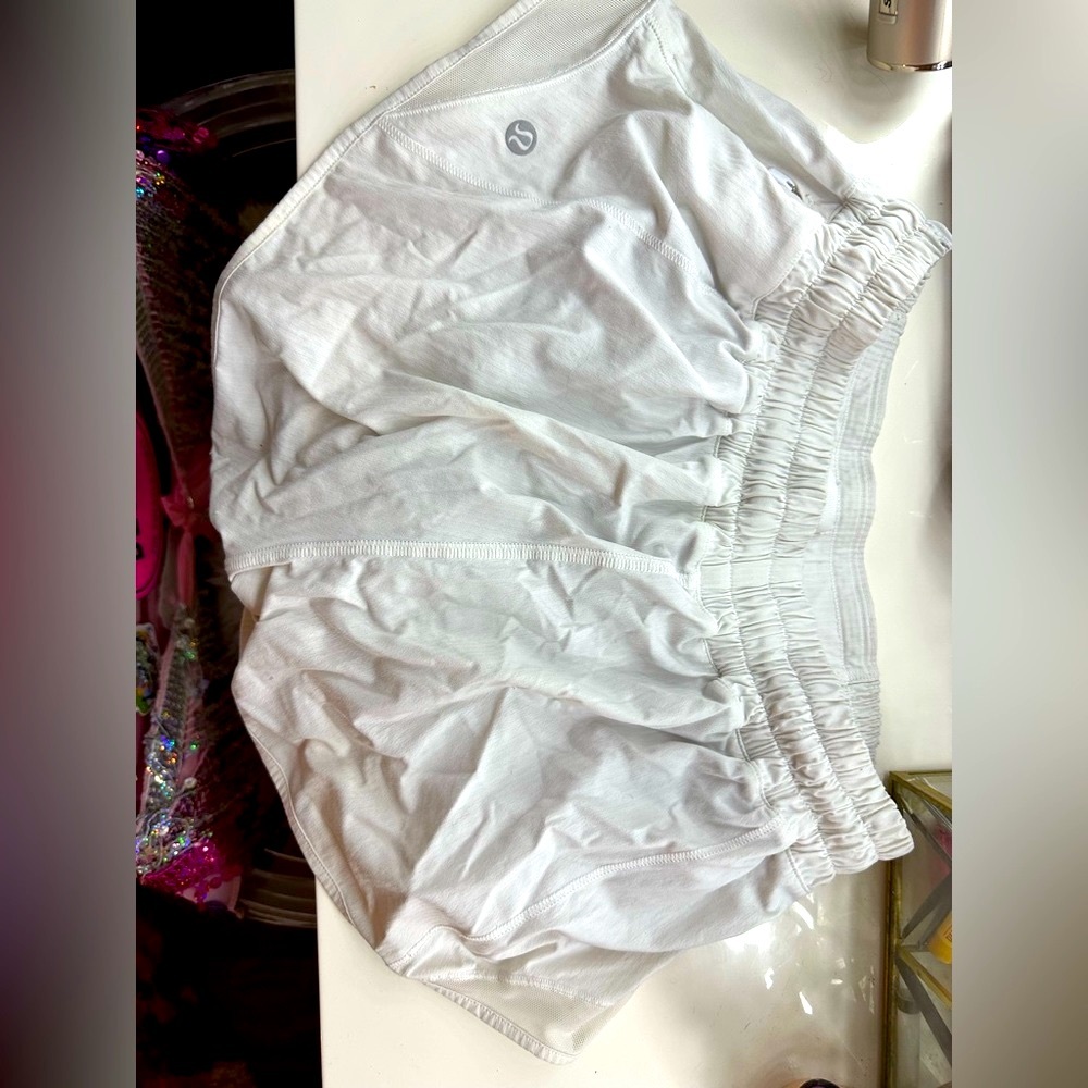 LULULEMON | White Hotty Hot shorts, Reg. 2.5 in